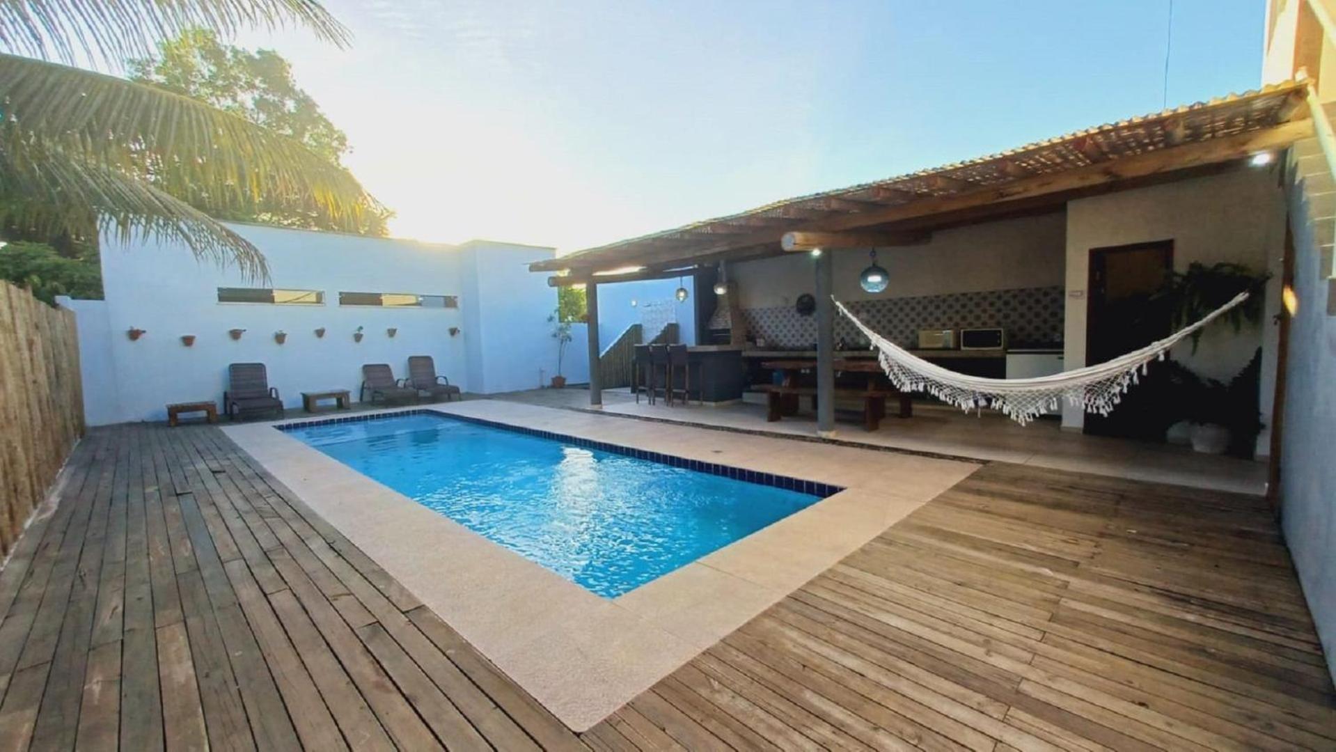 Casa Com Piscina E 4 Quartos Em *