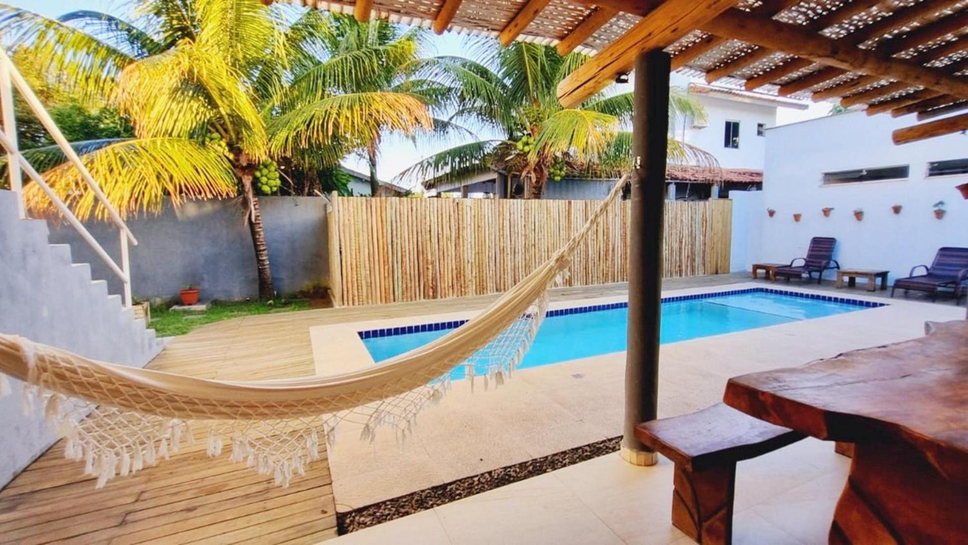 Casa Com Piscina E 4 Quartos Em *